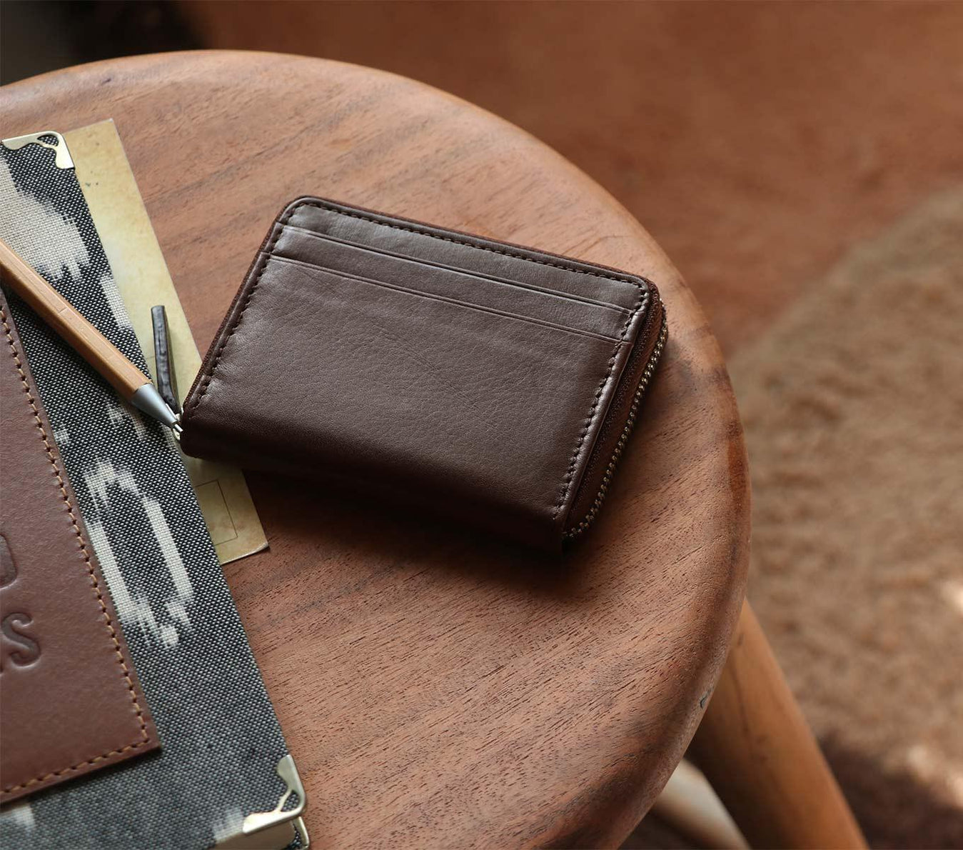 TRACKLOP Premium Leather Wallet